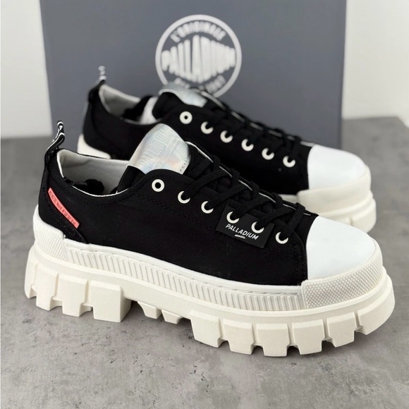 Palladium Revolt Lo Tx Platform Boots Vegan Black White Womens Sz 10 New - Picture 2 of 4